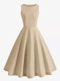 Robe rose élégante et cintrée à jupe trapèze parfaite pour les événements estivaux.