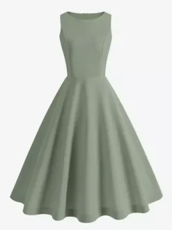 Robe rose élégante et cintrée à jupe trapèze parfaite pour les événements estivaux.
