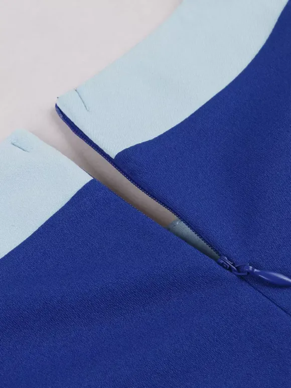 Robe swing vintage pour femme années 1950 ornée de détails contrastés col à n艙ud idéale pour un tea party.