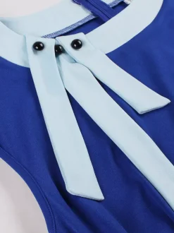 Robe swing vintage pour femme années 1950 ornée de détails contrastés col à n艙ud idéale pour un tea party.