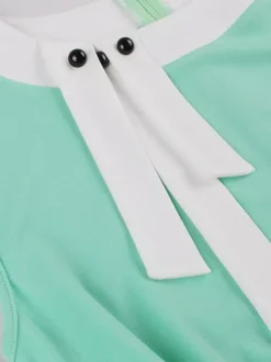 Robe swing vintage pour femme années 1950 ornée de détails contrastés col à n艙ud idéale pour un tea party.
