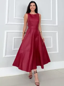 Robe verte chic mi-longue sans manches à col bijou pour une soirée en amoureux
