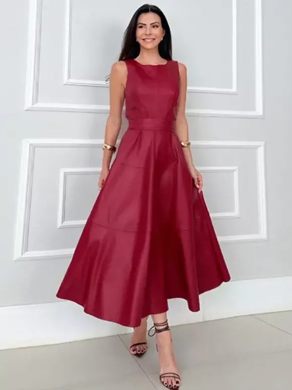 Robe verte chic mi-longue sans manches à col bijou pour une soirée en amoureux