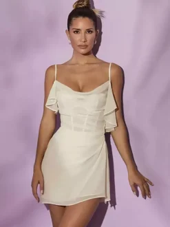 Robe verte sexy mini à volants irréguliers et sans manches col carré idéale pour une soirée en amoureux.