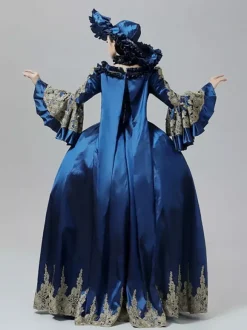 Robe vintage bleue de style victorien rococo Marie-Antoinette manches longues évasées longueur au sol.