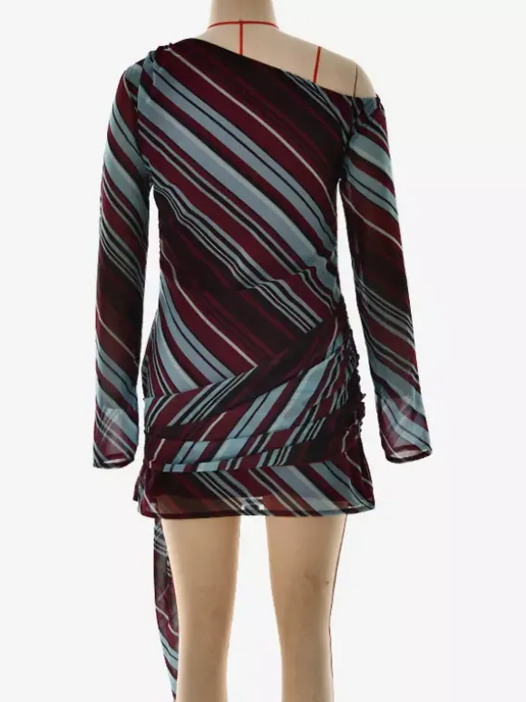 Robe violette chic à manches longues et une épaule pour femme idéale au quotidien.