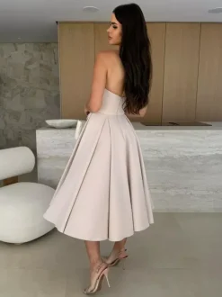 Robe bustier élégante taille haute coupe trapèze pour femme 2026