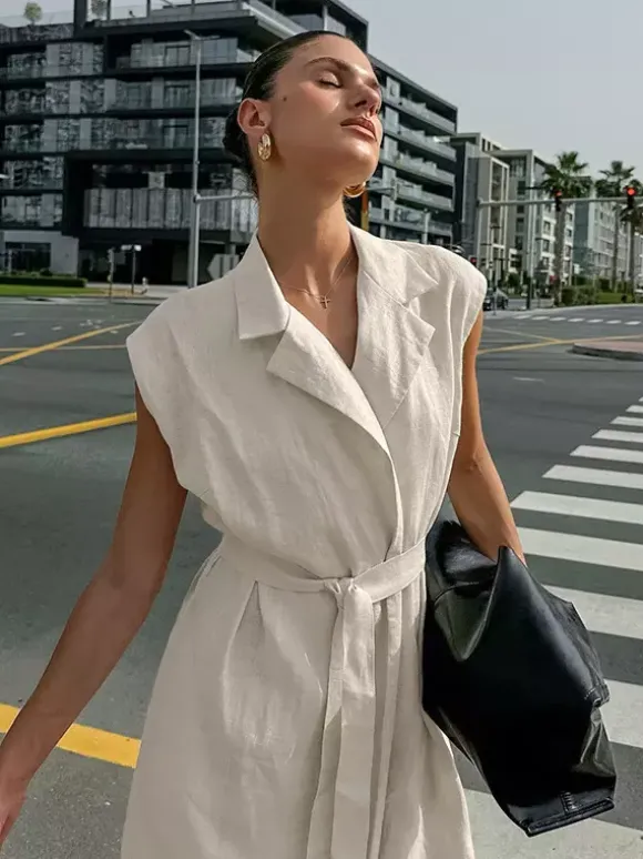 Robe-chemise femme en lin et coton mélangés couleur avoine - Robe longue sans manches à revers cranté et poche - Élégante tenue de bureau d'été avec ceinture - Collection 2026