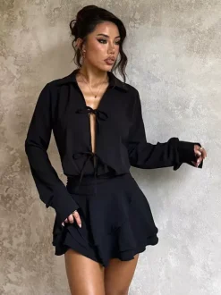 Robe-chemise à découpe et n艙ud sur le devant pour femme - Mini-robe noire à manches longues et ourlet à volants - Collection streetwear printemps 2026