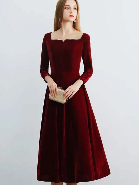 Robe cocktail col carré manche longue zip sur dos avec laçage