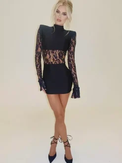 Robe courte en dentelle transparente patchwork pour femme - Robe moulante à col montant et épaules rembourrées - Tenue de soirée printanière 2026