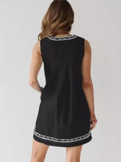 Robe courte en jean brodée pour femme - Robe d'été décontractée à col en V et noué sur le devant coupe babydoll avec poches - Vacances d'été à la plage 2026
