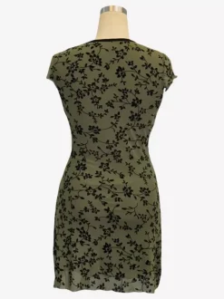 Robe courte à manches courtes et col en V à imprimé floral pour femme 2026