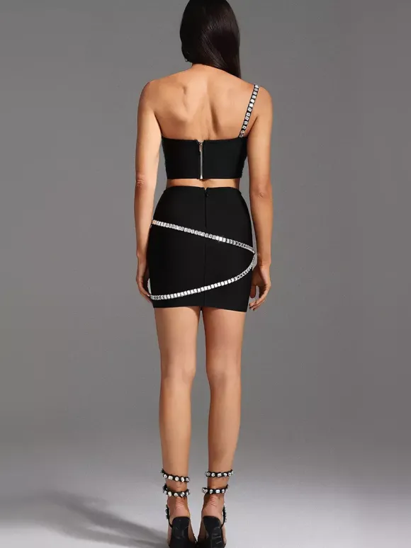 Robe courte moulante asymétrique à une épaule et strass 2026
