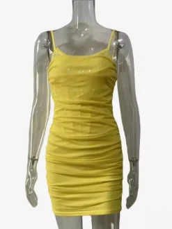 Robe courte rose pâle à bretelles spaghetti et froncée moulante pour femme (2026)