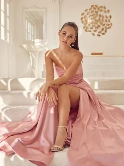 Robe de bal 2026 A-ligne décolleté en c艙ur satin sans manches poches robes de soirée