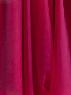 Robe de bal bordeaux en tulle hors de l'épaule laçage sur dos longueur au genou
