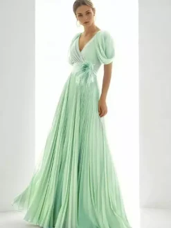 Robe de bal en mousseline de soie col en V coupe trapèze manches courtes plumes robes d'invitées de mariage