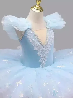 Robe de ballet bleu ciel clair pour fille ornée d'appliqués neige en polyester idéale pour les spectacles.