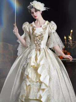 Robe de bal rococo pour femme style vintage en dentelle à volants et manches courtes.
