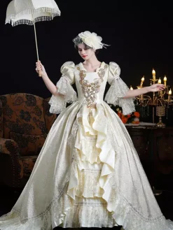 Robe de bal rococo pour femme style vintage en dentelle à volants et manches courtes.