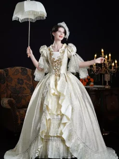 Robe de bal rococo pour femme style vintage en dentelle à volants et manches courtes.