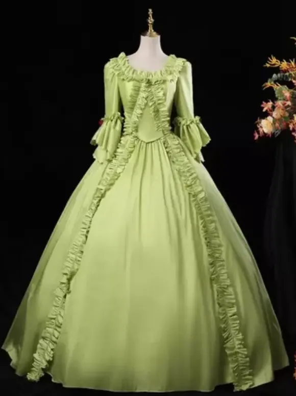 Robe de bal rococo pour femme style vintage manches longues et volants.