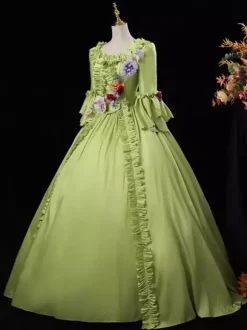 Robe de bal rococo pour femme style vintage manches longues et volants.