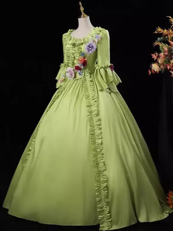 Robe de bal rococo pour femme style vintage manches longues et volants.