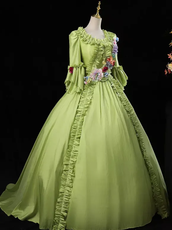 Robe de bal rococo pour femme style vintage manches longues et volants.
