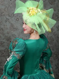 Robe de bal victorienne rococo vintage brodée manches longues évasées