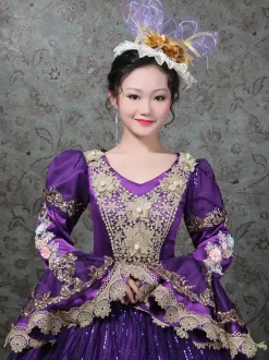Robe de bal victorienne rococo vintage brodée manches longues évasées