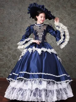 Robe de bal vintage pour femme style victorien rococo ornée de dentelle manches évasées col montant et volants en dentelle.
