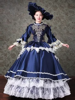 Robe de bal vintage pour femme style victorien rococo ornée de dentelle manches évasées col montant et volants en dentelle.