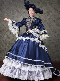 Robe de bal vintage pour femme style victorien rococo ornée de dentelle manches évasées col montant et volants en dentelle.