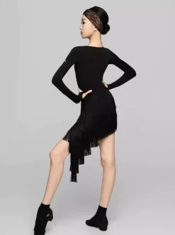 Robe de danse latine noire pour femme ensemble à franges et bandeau inclus.