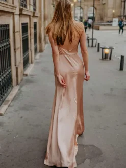 Robe de demoiselle d'honneur robe cocktail mariage en soie élastique à bretelle jupe fendue