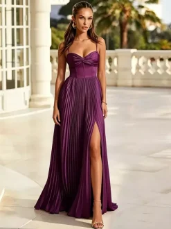 Robe de demoiselle d'honneur vert émeraude plissée en satin coupe trapèze bretelles spaghetti bustier c艙ur corset dos lacé fente haute robe longue de cérémonie