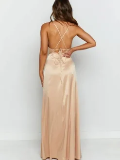 Robe de domoiselle d'honneur champagne en satin stretch col V plongeant jupe fendu longueur au sol