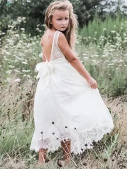 Robe de fille de fleur blanche en dentelle col rond décolleté décoré de noeud sur dos robe cortège enfant