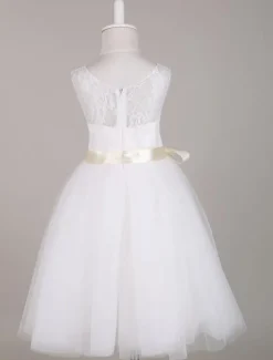 Robe de fille de fleur blanche Robe de princesse en dentelle col en forme de coeur avec ceinture Robe d'enfante au genou