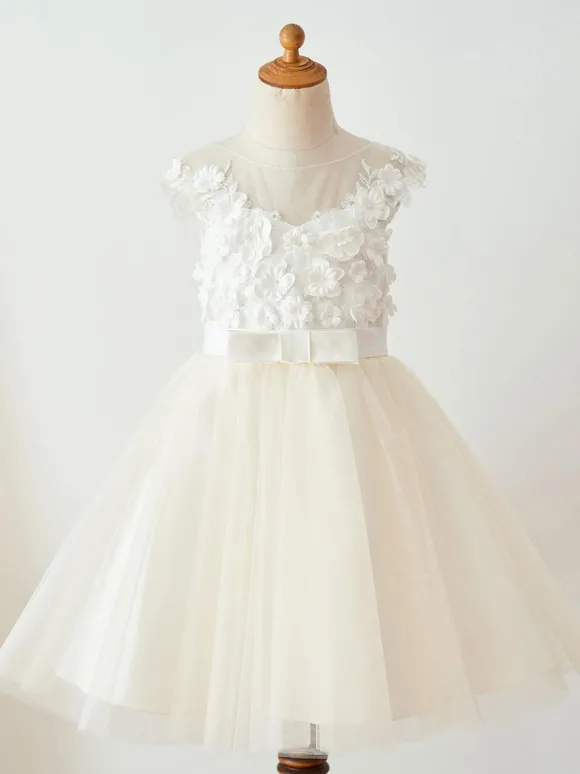 Robe de fille de fleur champagne en tulle col rond en dentelle boutonné sur dos robe cortège enfant