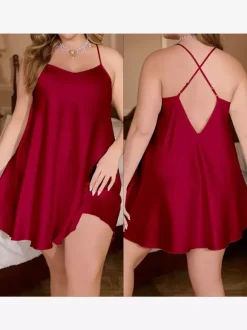 Robe de lingerie sexy en polyester sans manches à bretelles et col montant.