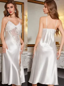 Robe de lingerie sexy en soie sans manches fendue jusqu'à la cuisse à bretelles et décolleté plongeant.