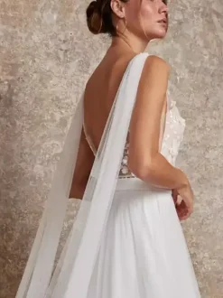 Robe de mariée bohème 3 pièces col en V manches courtes traîne chapelle tulle