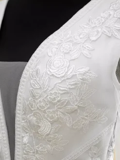 Robe de mariée bohème simple en dentelle col en V manches longues fermeture éclair dans le dos traîne courte