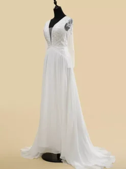 Robe de mariée bohème simple en dentelle col en V manches longues fermeture éclair dans le dos traîne courte