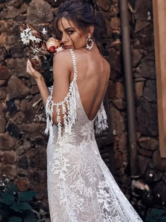 Robe de mariée bohémienne ivoire en dentelle à bretelle décolleté à traîne Robe de mariage