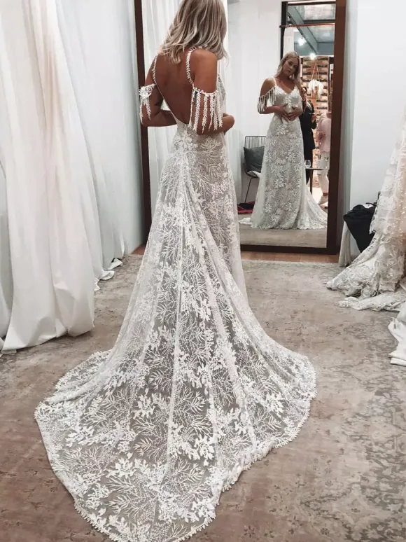 Robe de mariée bohémienne ivoire en dentelle à bretelle décolleté à traîne Robe de mariage