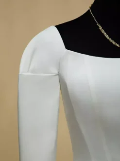 Robe de mariée courte col carré manches longues coupe trapèze